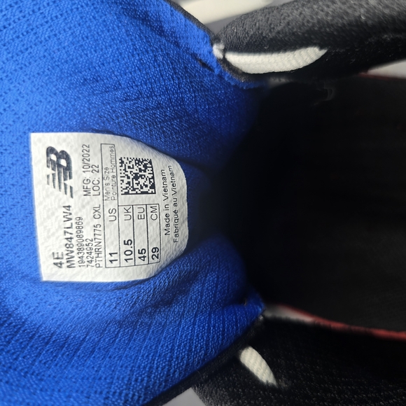 New Balance White and‎ Black Athletic Shoes main image 7